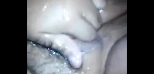  Gorda se masturba en la ducha